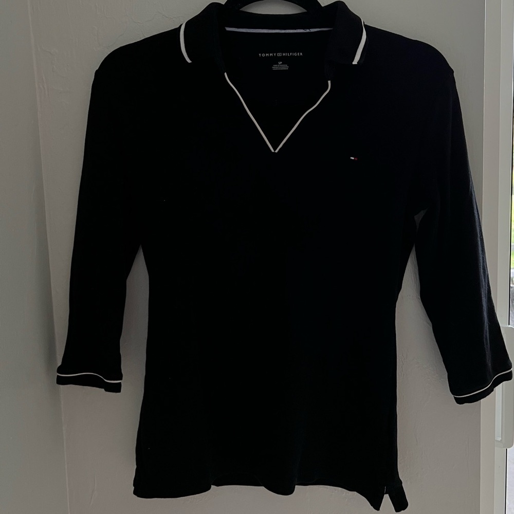 TOMMY HILFIGER black essential V neck collar half long sleeve | SMALL